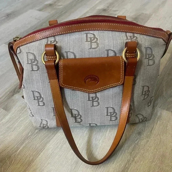 DOONEY & BOURKE Medium Signature Dome Satchel (In Great Conditions) - Picture 2 of 9